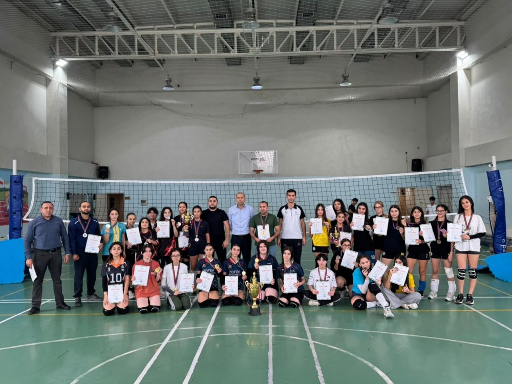 Yasamal rayonunda Zəfərin 6-cı ildönümünə həsr olunmuş qızlar arasında voleybol yarışı keçirilib